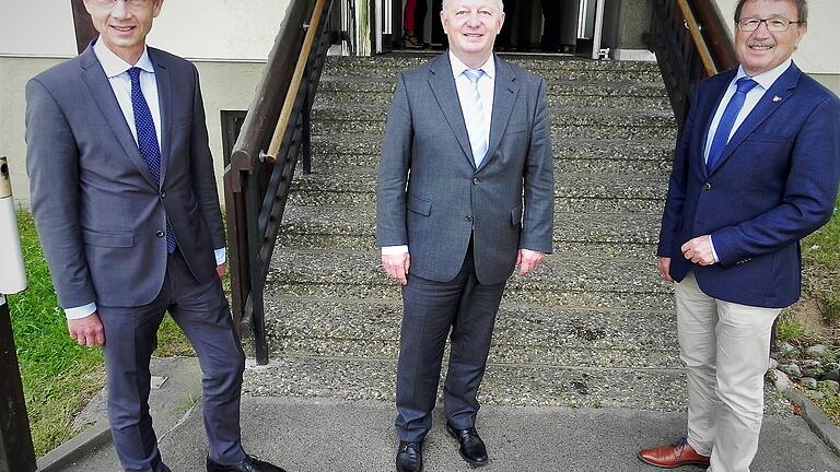 Das Führungstrio des Regionalen Planungsverbandes Main-Rhön (von links): Stellvertreter Sebastian Remelé (Oberbürgermeister Schweinfurt), Vorsitzender Thomas Bold (Landrat Bad Kissingen) und Stellvertreter Friedel Heckenlauer (Bürgermeister Stadtlauringen). Das Führungstrio des Regionalen Planungsverbandes Main-Rhön (von links): Stellvertreter Sebastian Remelé (Oberbürgermeister Schweinfurt), Vorsitzender Thomas Bold (Landrat Bad Kissingen) und Stellvertreter Friedel Heckenlauer (Bürgermeister Stadtlauringen).
