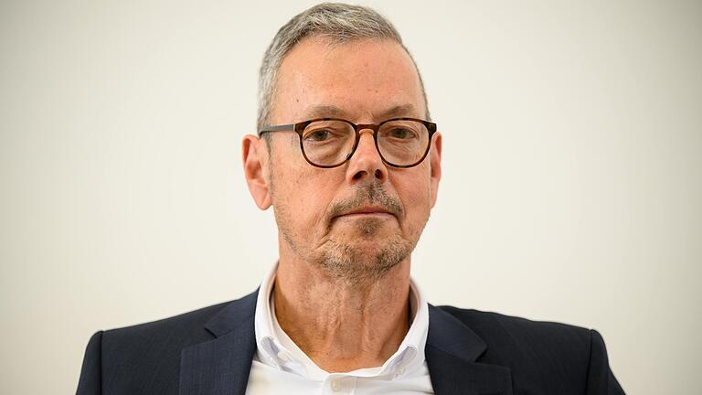 Peter Bofinger, Seniorprofessor für Volkswirtschaftslehre an der Universität Würzburg, war von 2004 bis 2019 Mitglied im Sachverständigenrat zur Begutachtung der gesamtwirtschaftlichen Entwicklung. Peter Bofinger, Seniorprofessor für Volkswirtschaftslehre an der Universität Würzburg, war von 2004 bis 2019 Mitglied im Sachverständigenrat zur Begutachtung der gesamtwirtschaftlichen Entwicklung. 