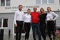 In der ehemaligen Klingenmühle gegenüber von Gemünden wurde jetzt die 'Main Spessart Terrasse' eröffnet. Das Bild zeigt (von links) Restaurant-Manager Ireneusz Ritwin, Jola Czyrka, Vitalij Sperling, seine Frau Elena Sperling und Tochter Alexandra Sperling.