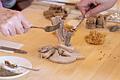 Schweinefleisch gewürzt mit viel Tradition, serviert auf der riesigen Holztafel: Willkommen bei der Schweinfurter Schlachtschüssel.