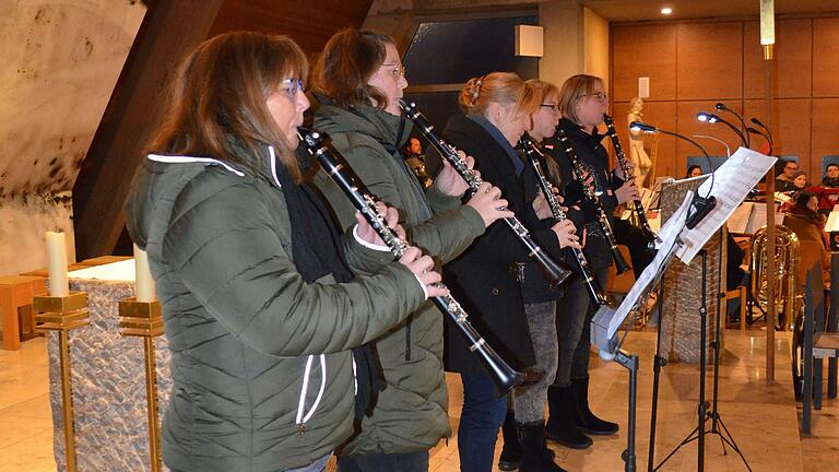 Das Klarinetten-Ensemble der Köhlerkapelle erfreute die Zuhörer und Zuhörerinnen. Das Klarinetten-Ensemble der Köhlerkapelle erfreute die Zuhörer und Zuhörerinnen.