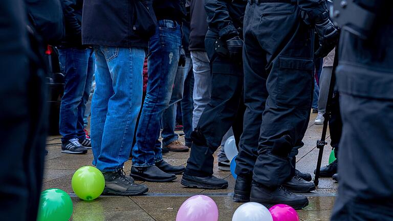 Flüchtlinge willkommen: An die 500 Menschen haben sich am Samstag in Schweinfurt rechten Parolen entgegengestellt.