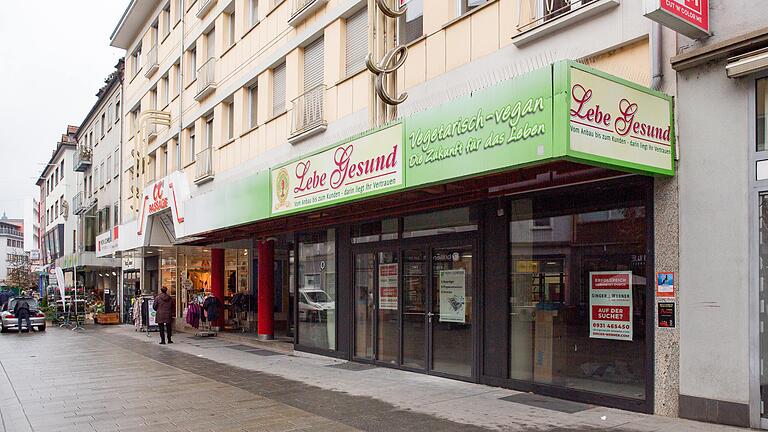Der ehemalige Supermarkt in der Würzburger Eichhornstraße. Noch wird umgebaut, denn dort soll im Februar ein neues Lokal eröffnen.
