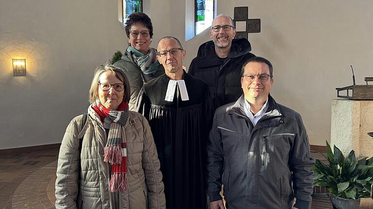 Auf dem Foto die ausgeschiedenen KV-Mitglieder Christa Haas, Ute Köttler, Pfarrer Sieghard Sapper, Martin Schamberger, Thomas Nicklaus. Auf dem Foto die ausgeschiedenen KV-Mitglieder Christa Haas, Ute Köttler, Pfarrer Sieghard Sapper, Martin Schamberger, Thomas Nicklaus.