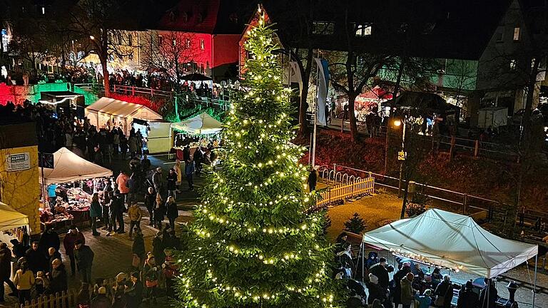 Im letzten Jahr war viel los auf dem kleinen Weihnachtsmarkt in Schonungen.