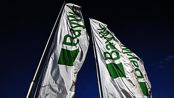 Firmen & Fakten: Adidas zeigt Schwäche: Umsatzprognose leicht gesenkt Firmen & Fakten: Adidas zeigt Schwäche: Umsatzprognose leicht gesenkt