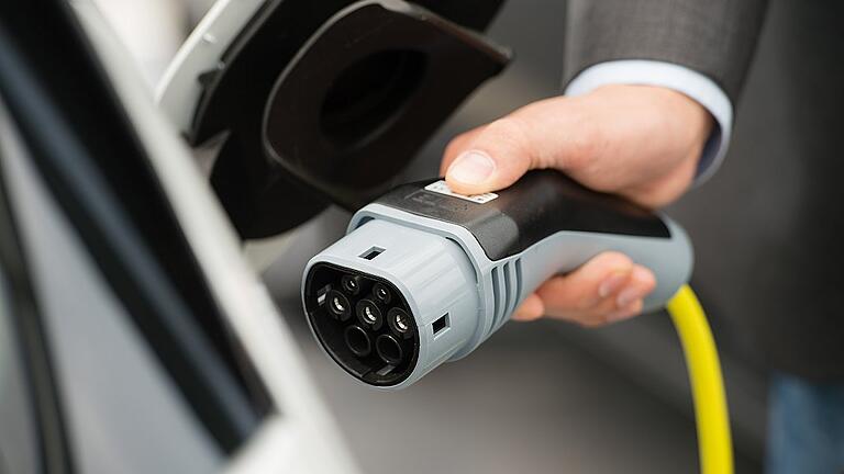 Städte setzen auf E-Autos - Elektroautos haben eine große Zukunft, sagen Fachleute. In Mainfranken ist bereits eine Reihe von Unternehmen auf diesen Zug aufgesprungen. Städte setzen auf E-Autos - Elektroautos haben eine große Zukunft, sagen Fachleute. In Mainfranken ist bereits eine Reihe von Unternehmen auf diesen Zug aufgesprungen.