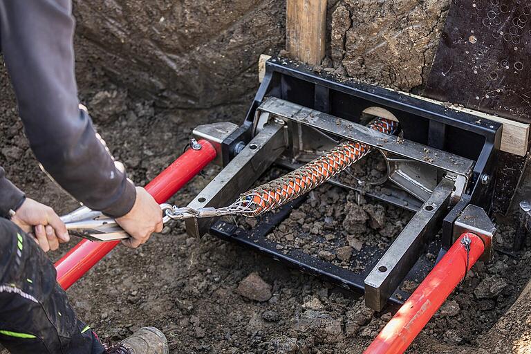 Schnell und präzise: Die Grubenpressbohranlage Rexacore verlegt Hausanschlüsse für Glasfaser, Strom, Gas und Telekommunikation. Schnell und präzise: Die Grubenpressbohranlage Rexacore verlegt Hausanschlüsse für Glasfaser, Strom, Gas und Telekommunikation.