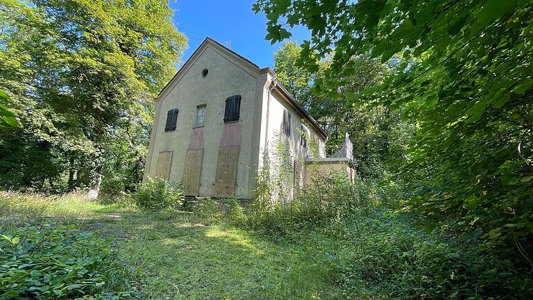 Wachhaus am Waldhaus im Steinbachtal. Das Wachhaus gehört zum früheren Pulvermagazin der Königlich-Bayerischen Armee. Wachhaus am Waldhaus im Steinbachtal. Das Wachhaus gehört zum früheren Pulvermagazin der Königlich-Bayerischen Armee.