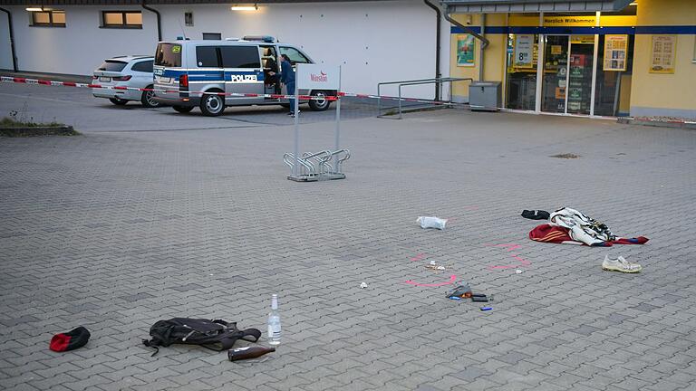 Messerangriff vor Supermarkt: Zwei Menschen schwer verletzt       -  Gegen den 23 Jahre alten Tatverdächtigen wurde Haftbefehl erlassen.