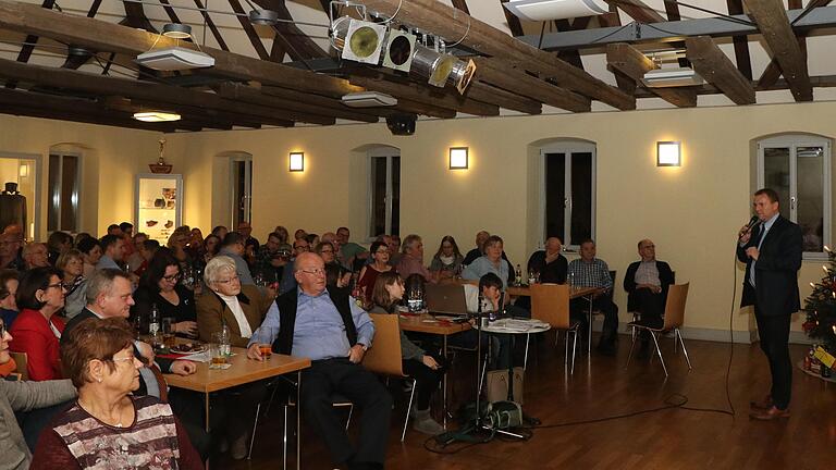 Gemeinsam wurde mit der CSU-Ortsvorsitzenden Susanne John Rückschau und Ausblick gehalten. Die CSU-Kürnach feierte ihren Jahresabschluss und bedankte sich bei Mitgliedern und Freunden.