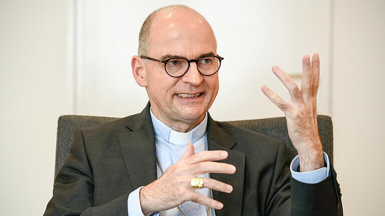 Der Würzburger Bischof Franz Jung unterstützt die Forderung nach Änderungen am kirchlichen Arbeitsrecht. Der Würzburger Bischof Franz Jung unterstützt die Forderung nach Änderungen am kirchlichen Arbeitsrecht.