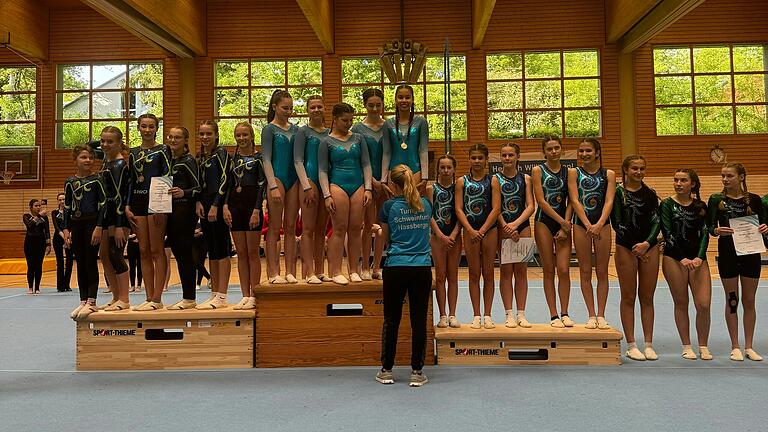 Siegerehrung der Basisstufenturnerinnen des Jahrgangs 2010/2009 von der TG SW, TSV Gochsheim und dem TV Jahn SW. Siegerehrung der Basisstufenturnerinnen des Jahrgangs 2010/2009 von der TG SW, TSV Gochsheim und dem TV Jahn SW.