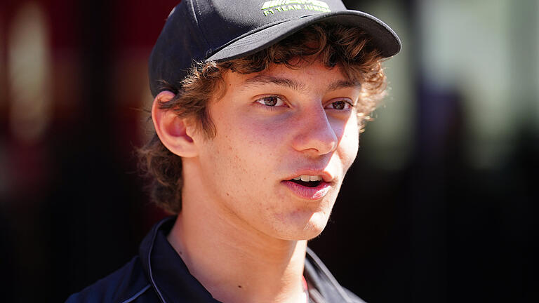 Andrea Kimi Antonelli.jpeg       -  Mercedes-Juniorfahrer Andrea Kimi Antonelli (Formel 2) könnte der Nachfolger von Lewis Hamilton sein. Der Weg für Antonelli in die Formel 1 wäre durch einen Zusatz im Regelwerk des Motorsport-Weltverbandes jetzt schon möglich.