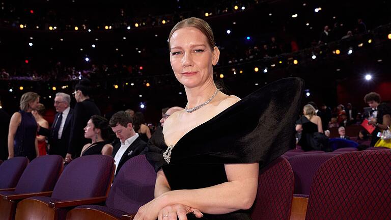 Sandra Hüller - Thüringens Einfluss bis Hollywood       -  Bei den Oscars 2024 war sie der Star der Stunde und hätte beinahe gewonnen: Sandra Hüller im Zuschauerraum des Dolby Theatres in Los Angeles. (Archivfoto)