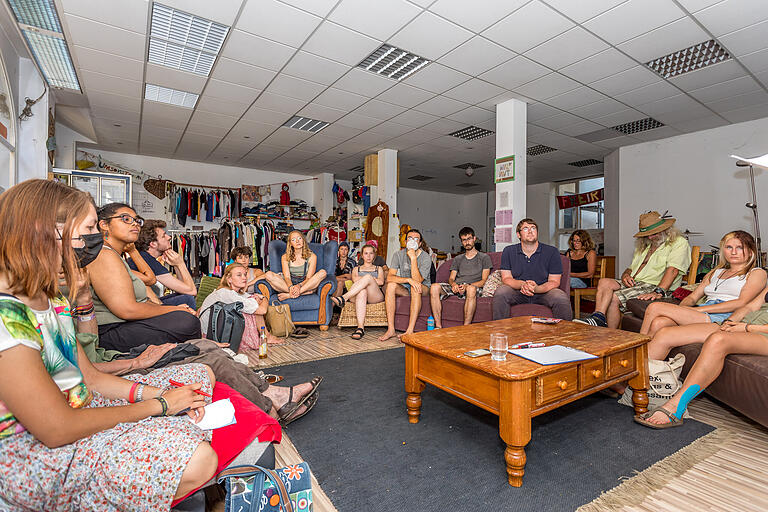 Ein Beispiel für die bunten Treffen im Raum: Im August gab es einen Vortrag zum Thema Klimawandel zu hören. Ein Beispiel für die bunten Treffen im Raum: Im August gab es einen Vortrag zum Thema Klimawandel zu hören.