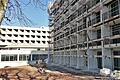 Der Neubau (rechts, 98 Zimmer) wird durch einen Brückengang an das Hauptgebäude (hinten; 174 Zimmer) angeschlossen.       -  Der Neubau (rechts, 98 Zimmer) wird durch einen Brückengang an das Hauptgebäude (hinten; 174 Zimmer) angeschlossen.