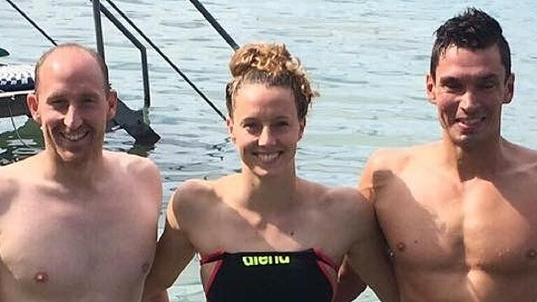 Bei den Bayerischen Freiwassermeisterschaften holten sich (von links) Thomas Lurz, Leonie Beck und Lukasz Wojt den ersten Platz.