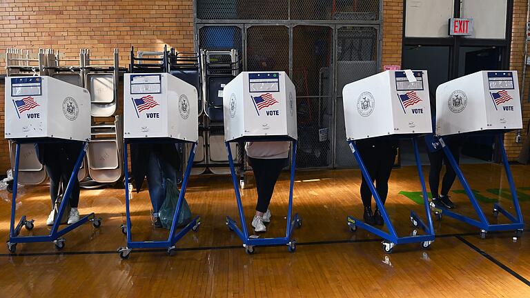 US-Wahlen 2024 - New York       -  Millionen strömten zu den Wahllokalen