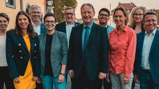 Die Top 10 Kandidaten der FDP Würzburg für die Kommunalwahl (von links): Hannah Kirner, Astrid Schenkel, Andrew Ullmann, Julia Bretz, Wolfram Fischer, Joachim Spatz, Tobias Dutta, Ines Hensel, Nicolette Brause und Christian Knies Die Top 10 Kandidaten der FDP Würzburg für die Kommunalwahl (von links): Hannah Kirner, Astrid Schenkel, Andrew Ullmann, Julia Bretz, Wolfram Fischer, Joachim Spatz, Tobias Dutta, Ines Hensel, Nicolette Brause und Christian Knies