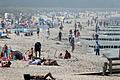 Die Menschen genießen am 16.September am Badestrand von Zingst das Spätsommerwetter. Solch ein Urlaub in Mecklenburg-Vorpommern ist für Würzburger derzeit nicht möglich.