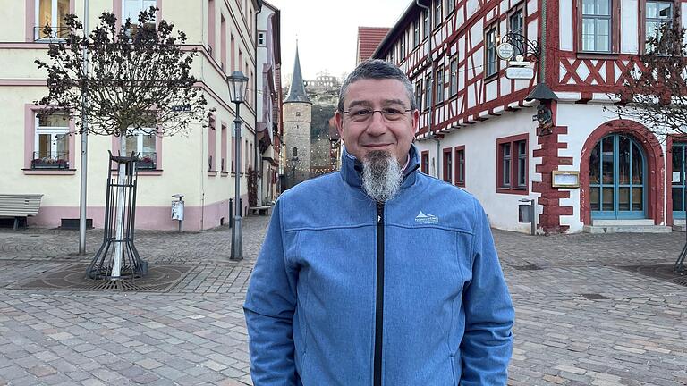 Marc Moser ist eines von neun Mitgliedern des Karlstadter Integrationsbeirats. Seit seiner Wahl im Jahr 2021 ist er auch Vorsitzender des Gremiums.