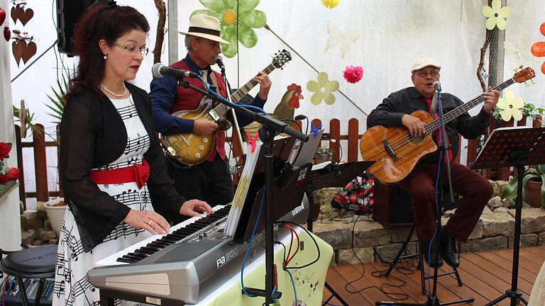 Das Trio Alf spielte beim Früjahrsfest des VdK-Ortsverbandes Kitzingen. Das Trio Alf spielte beim Früjahrsfest des VdK-Ortsverbandes Kitzingen.
