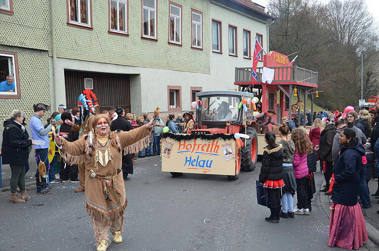 Wir spielen Cowboy und Indianer.