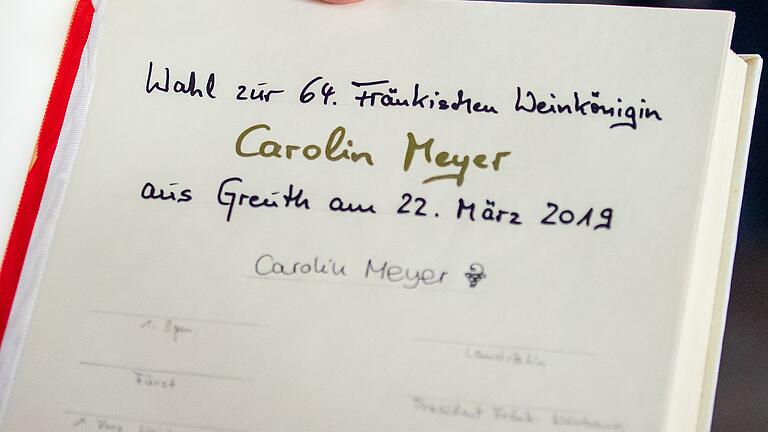 Empfang zu Ehren der neuen Weinkönigin Carolin Meyer aus Greuth in der Reiterhalle im Schlosspark von Castell. Empfang zu Ehren der neuen Weinkönigin Carolin Meyer aus Greuth in der Reiterhalle im Schlosspark von Castell.