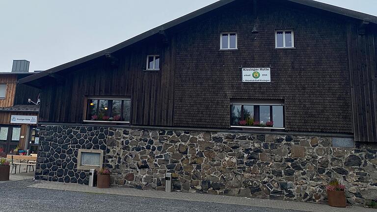 Die Kissinger Hütte gibt es seit 1914. In den letzten Jahren wurde das Haus auf dem Feuerberg umfassend saniert. Die Kissinger Hütte gibt es seit 1914. In den letzten Jahren wurde das Haus auf dem Feuerberg umfassend saniert.