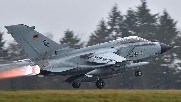 Solche Tornado Kampfflugzeuge der Bundeswehr waren am Mittwoch und Donnerstag wieder über Main-Spessart zu sehen und zu hören (Symbolbild).