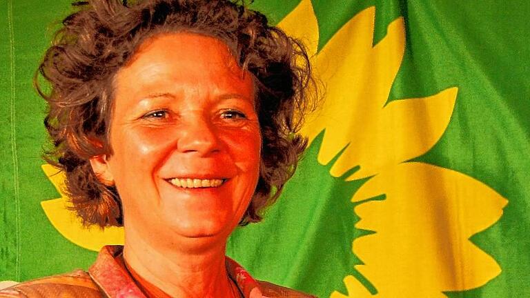 Simone Tolle, die für die Grünen von 2003 bis 2013 Abgeordnete im bayerischen Landtag war, verlässt Arnstein. Ihr neuer Wohnort ist ab August Fürth, wo sie sich hauptberuflich um Flüchtlinge kümmert. Von ihren politischen Ämtern als Stadt- und Kreisrätin lässt sie sich entbinden. Simone Tolle, die für die Grünen von 2003 bis 2013 Abgeordnete im bayerischen Landtag war, verlässt Arnstein. Ihr neuer Wohnort ist ab August Fürth, wo sie sich hauptberuflich um Flüchtlinge kümmert. Von ihren politischen Ämtern als Stadt- und Kreisrätin lässt sie sich entbinden.