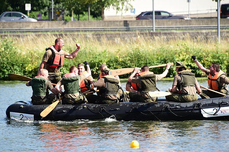 Geschafft: In der offenen Klasse holte sich das Team der Bundeswehr den Sieg. Geschafft: In der offenen Klasse holte sich das Team der Bundeswehr den Sieg.