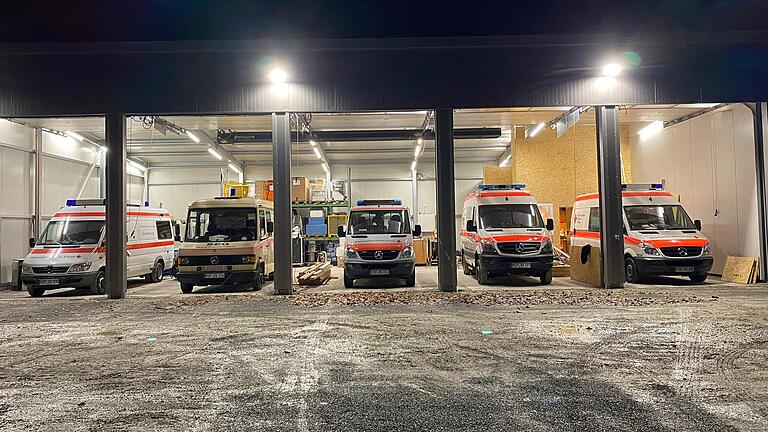 Der Umzug der BRK Bereitschaft Marktheidenfeld in die Halle der ehemalige Feuerwehr. Der Umzug der BRK Bereitschaft Marktheidenfeld in die Halle der ehemalige Feuerwehr.