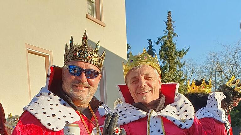 Die Könige des hessischen Karnevals in ihrer roten Robe. Die Könige des hessischen Karnevals in ihrer roten Robe. 