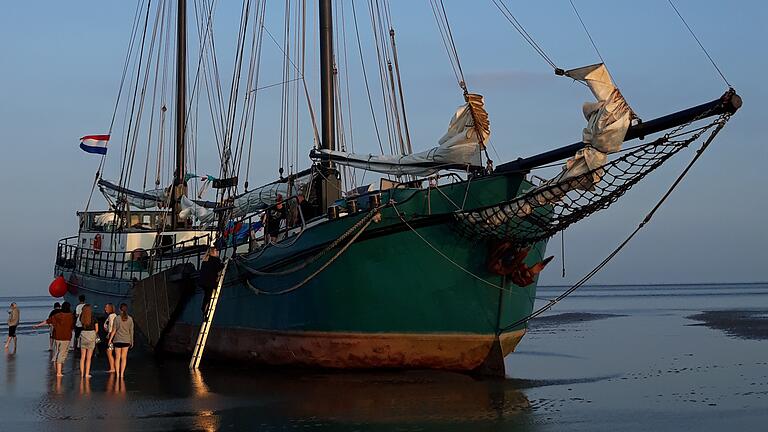 Eine Woche lang war dieses alte Segelschiff das Zuhause der Kleinlangheimer Jugendlichen. Eine Woche lang war dieses alte Segelschiff das Zuhause der Kleinlangheimer Jugendlichen.