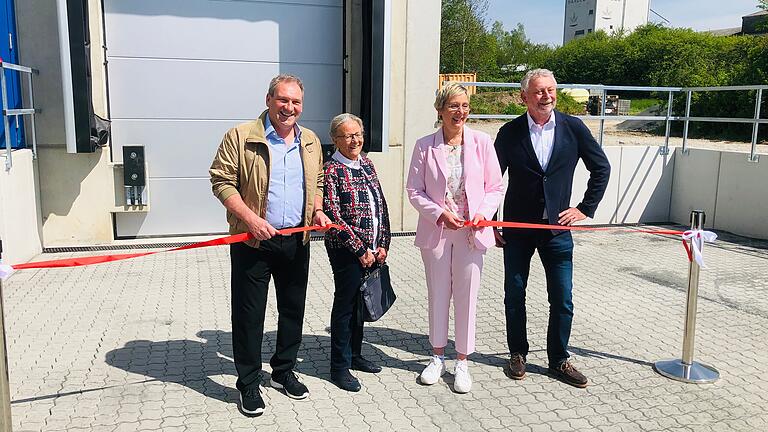 Familienunternehmen seit 137 Jahren (von links) Klaus Feulner, Seniorchefin Hanne Müller und die Geschäftsleitung mit Anne Feulner und Klaus Hammelbacher. Familienunternehmen seit 137 Jahren (von links) Klaus Feulner, Seniorchefin Hanne Müller und die Geschäftsleitung mit Anne Feulner und Klaus Hammelbacher.