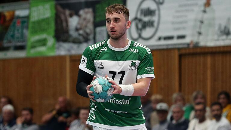 Luis Franke (Archivbild) schied beim Auswärtsspiel der Wölfe Würzburg in Balingen mit Verdacht auf Kieferbruch aus, was die personellen Sorgen beim Handball-Drittligisten weiter vergrößert.