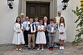 Die Kommunionkinder vor&nbsp;der Kirche St. Peter und Paul in Obersfeld.