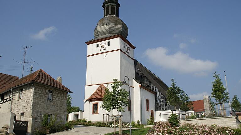 100 Jahre Kirche Sankt Jakobus feiert die Kirchengemeinde Trossenfurt am 31. Juli. Der älteste Teil der Kirche, vor allem der Turm jedoch gründen im Kern bereits kurz nach 1200. Die auffällige Renaissance-Turmhaube stammt aus dem 16. Jahrhundert.