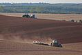 Mit Dieselfahrzeugen auf dem Acker: Ohne Subventionen wäre Landwirtschaft nach dem derzeitigen Modell in Deutschland nicht möglich.