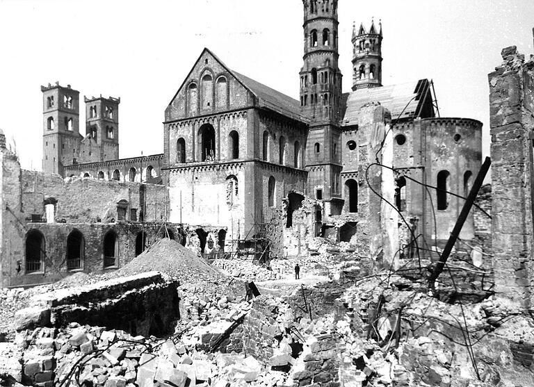 Der zerstörte Würzburger Dom. Der zerstörte Würzburger Dom. 