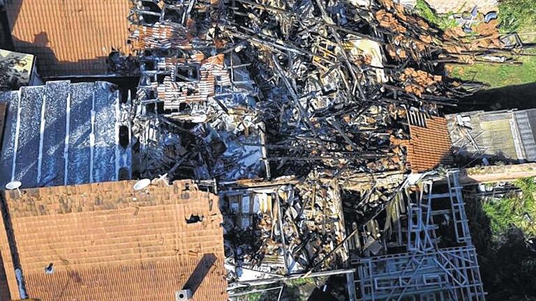 Ein einziges Trümmerfeld: Am 10. September 2011 brannte es nachts in der Untertorstraße in Marktheidenfeld. Die mutmaßlichen Brandstifter stehen am Donnerstag vor Gericht.