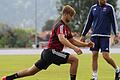Trainingslager 1.FC Nürnberg       -  Tägliche Arbeit: Tobias Dippert (rechts) beobachtet die Dehnübungen von Club-Profi Niclas Füllkrug.