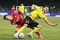 Schmerzhaftes Remis: Das 1:1 zwischen den Würzburger Kickers (links Theo Harz ) und der SpVgg Bayreuth (rechts Tobias Weber) war für beide Seiten letztlich zu wenig.