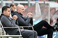Kickers-Trainer Marco Antwerpen (rechts neben seinem Assistenten Kurtulus Öztürk) will sein Team emotional packen.