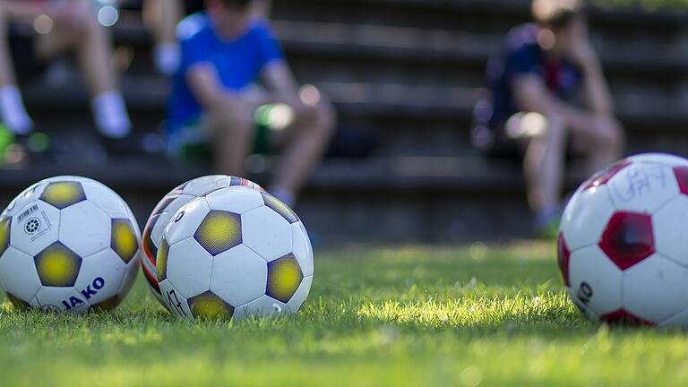 Trotz des am Wochenende terminierten Wiederbeginns des Amateurfußballs in Bayern gab es wegen Corona eine Reihe von Absahen. Trotz des am Wochenende terminierten Wiederbeginns des Amateurfußballs in Bayern gab es wegen Corona eine Reihe von Absahen.