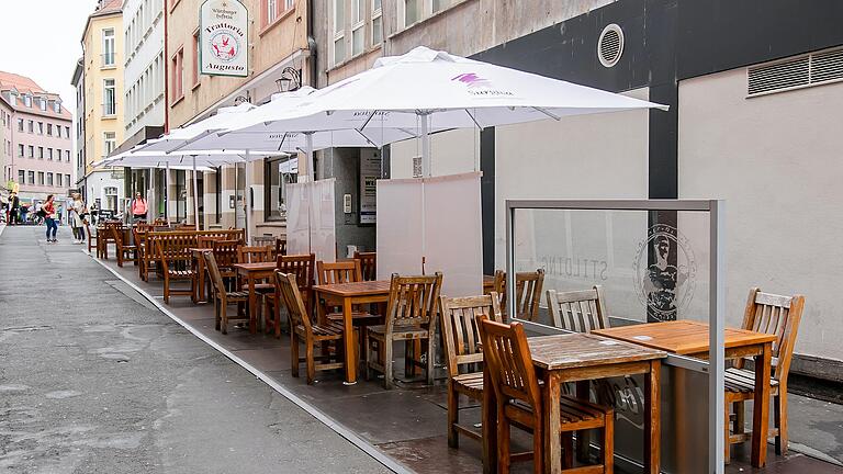 Ein Blick auf die leere Trattoria Augusto in Würzburg.