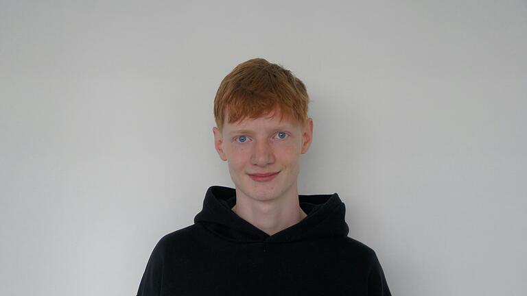 Tobias Demmel (16) aus Bad Neustadt möchte am liebsten irgendetwas mit Informatik studieren. Tobias Demmel (16) aus Bad Neustadt möchte am liebsten irgendetwas mit Informatik studieren.