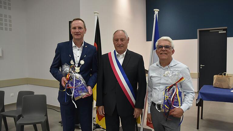 Hohe Auszeichnung: Bürgermeister Michael Ziegler und Joachim Friedsam wurden von Bürgermeister Jean-Michel Catelinois zu Ehrenbürgern von Saint-Paul-Trois-Châteaux ernannt.